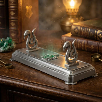 Slytherin Wand Stand – Presentation with Style