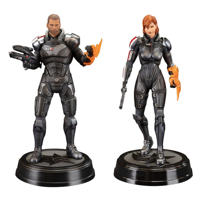 Mass Effect Commander Shepard PVC Statue 23cm - with N7 Helmet