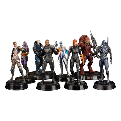 Mass Effect Commander Shepard PVC Statue 23cm - with N7 Helmet